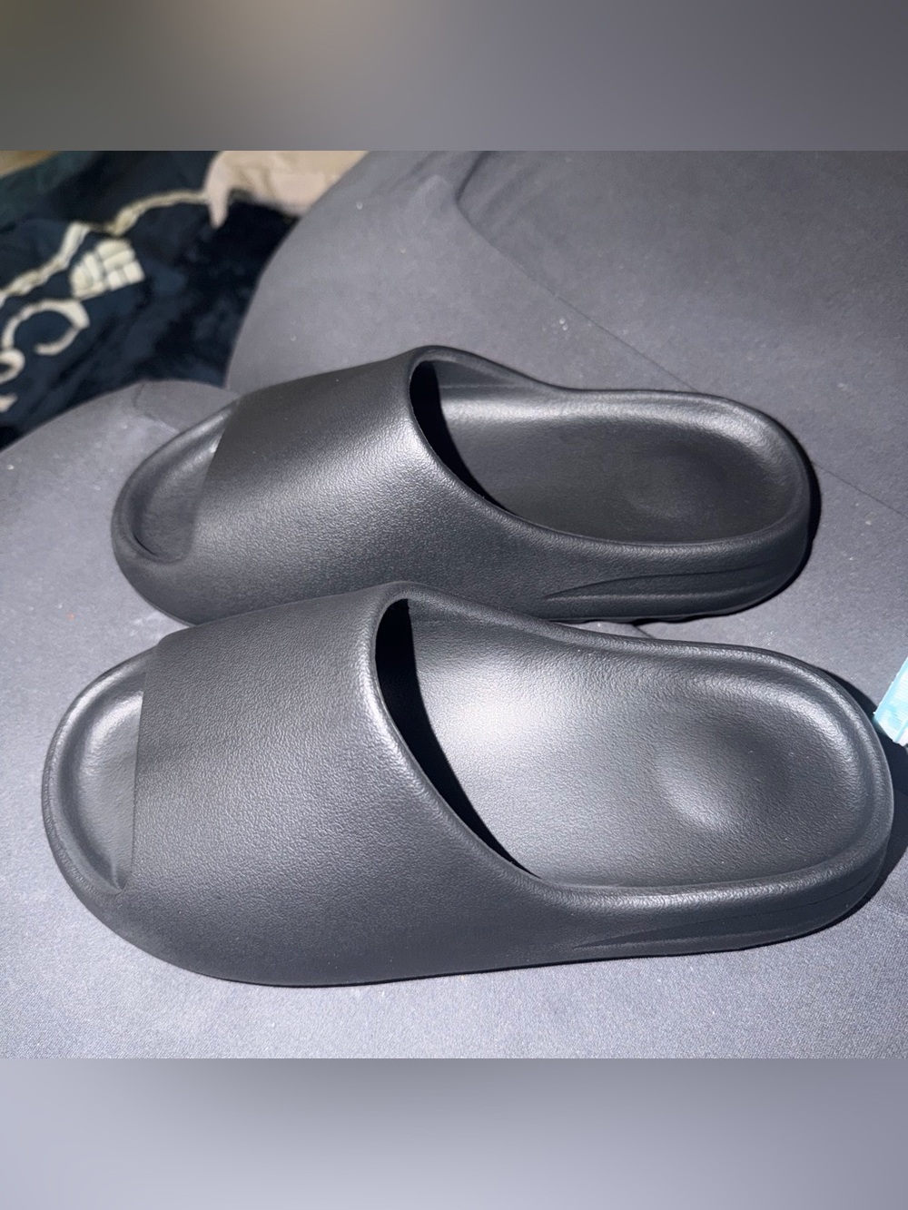 Yeezy Slides - Picture 2 of 2